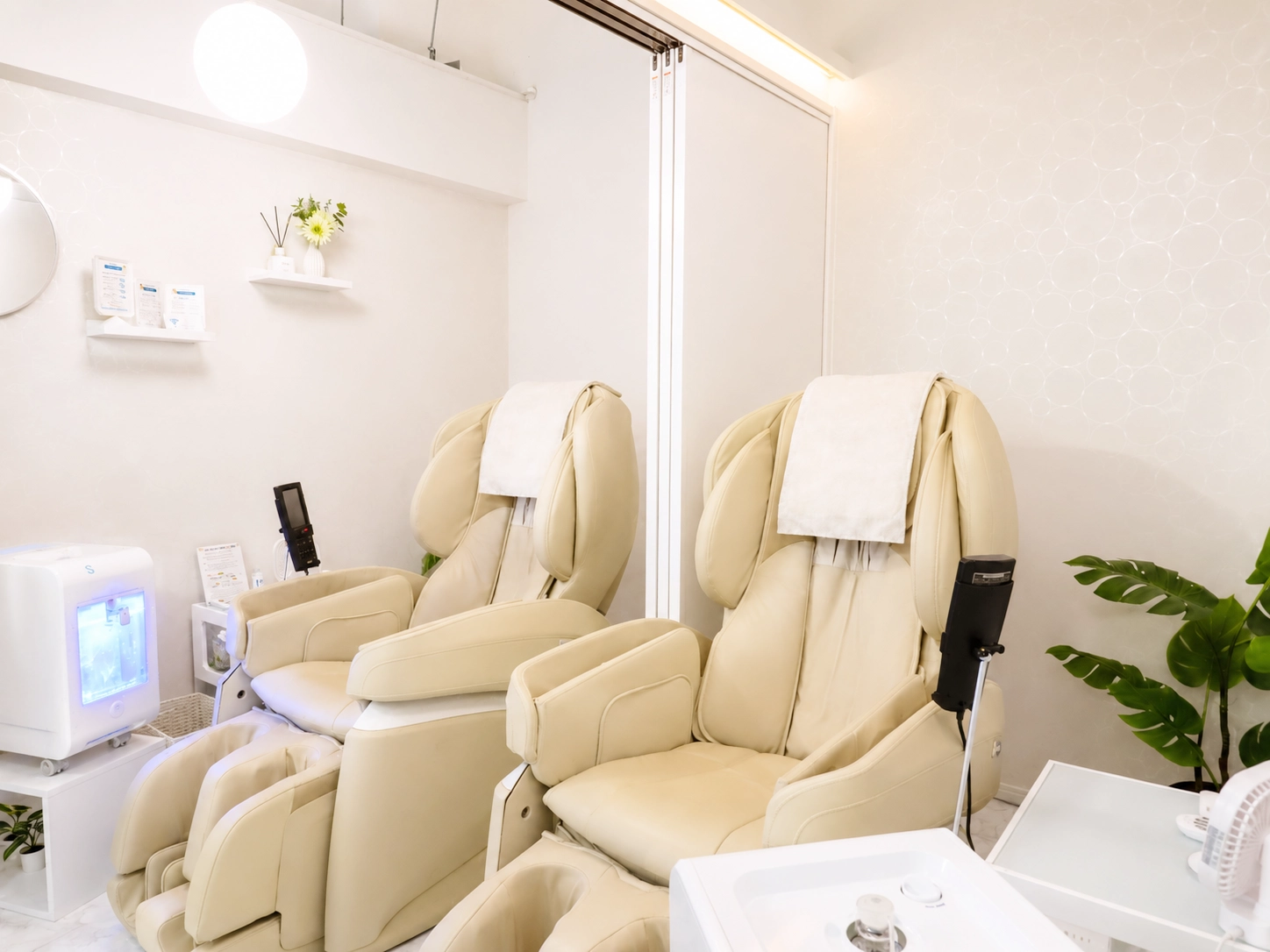 清潔で落ち着いたIASO三鷹本店のプライベート空間